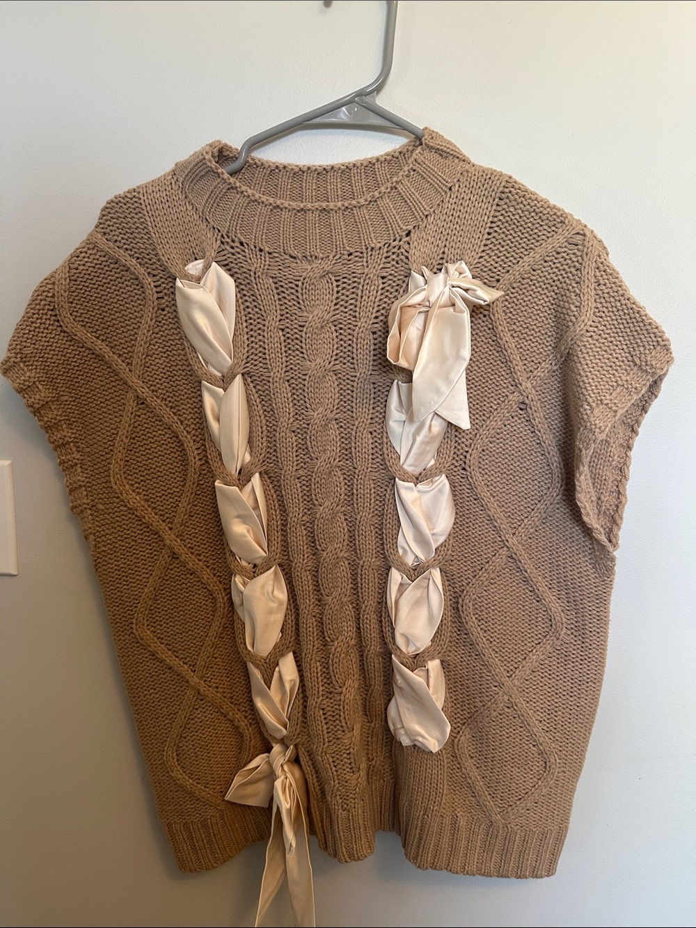 Chunky Cable Knit Short-Sleeve Sweater Vest in Camel with Ribbon Detail